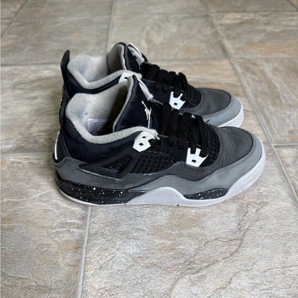 Air Jordan 4 Retro Fear PS Boys Shoe Size 2Y Gray FV4537-002 Preowned - Picture 2 of 7